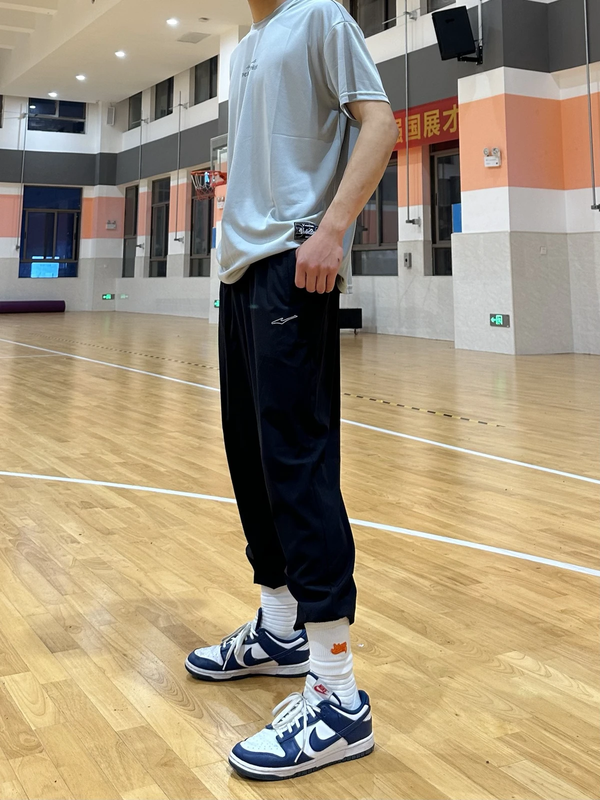 如何从篮球表演赛中学到实用的防守技巧_1
